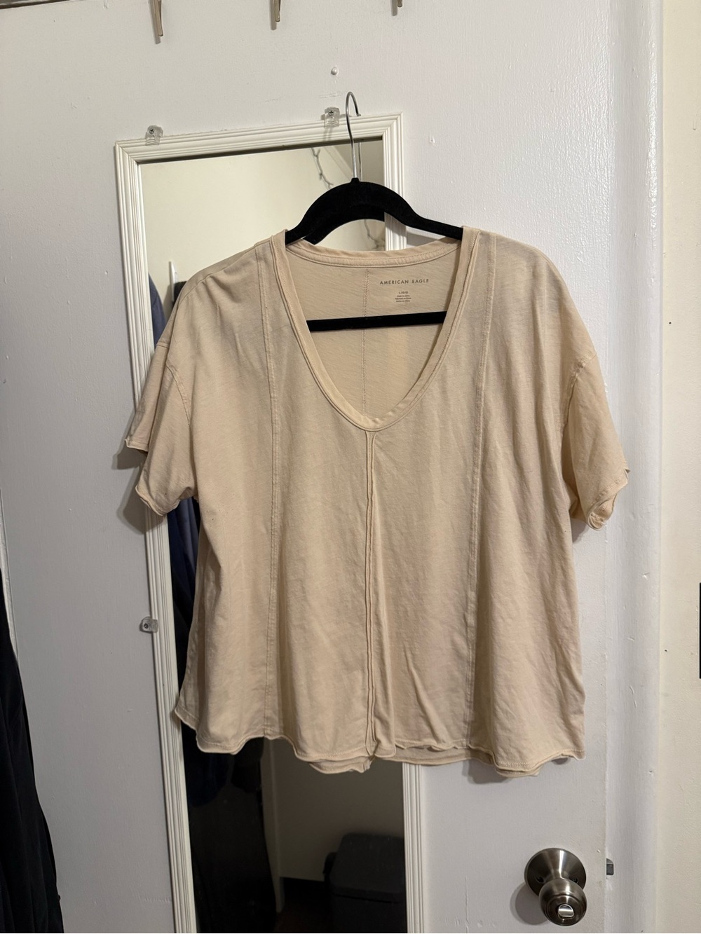 American Eagle Outfitters Beige V-Neck Short Sleeve Tee